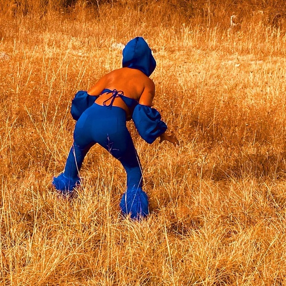 Meet your Posher, Janique 3/14 Pisces ♓️ 💕 Girl br🦄💕 Run the world 🦄🦄🦄 - Picture 11 of 17